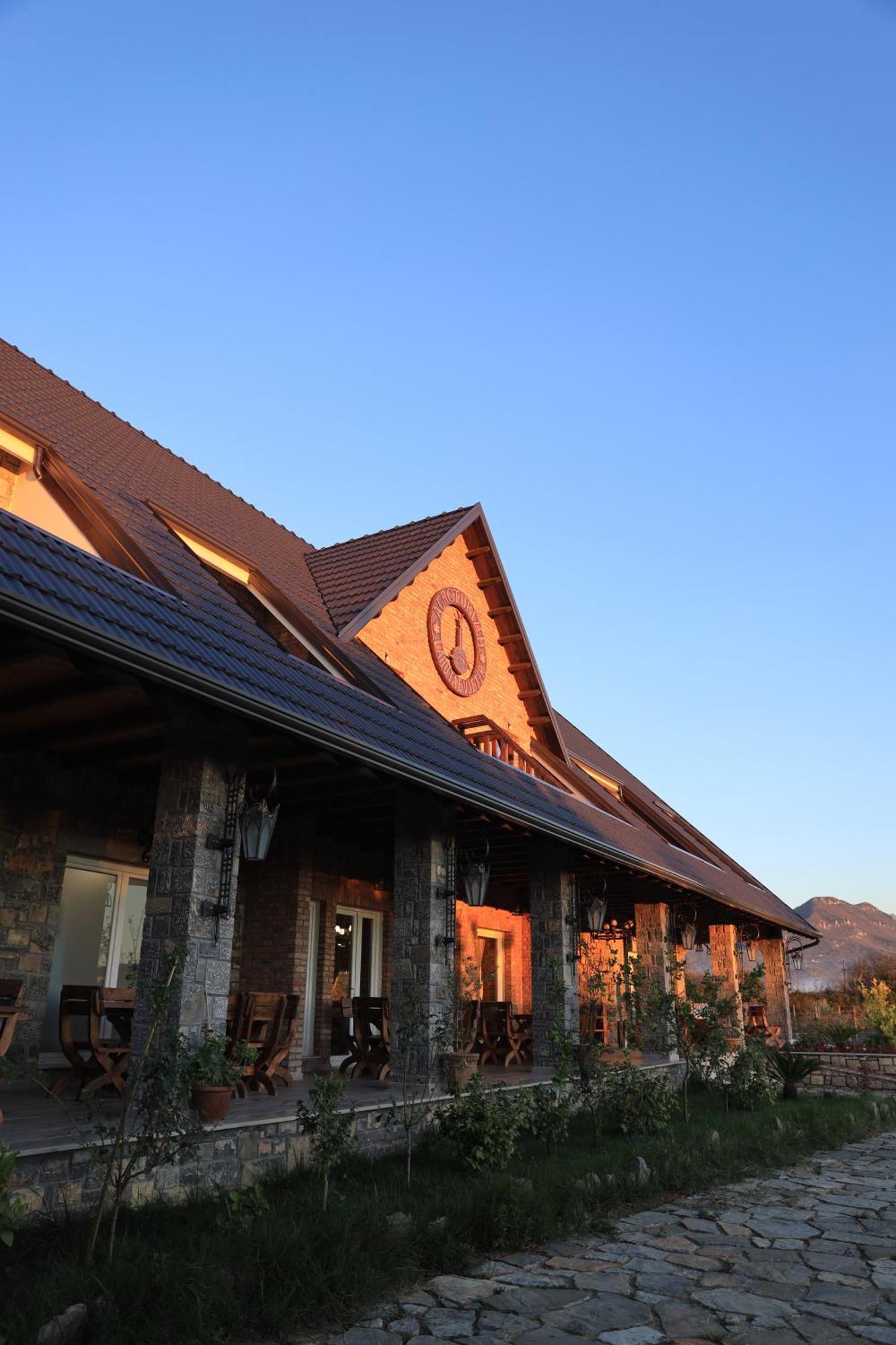 Lahuta E Vjeter Agroturizem Hotel Lac Exterior foto